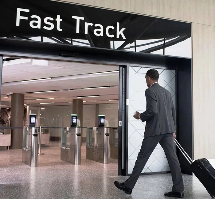 Fast Track на паспортном контроле в аэропорту SAW